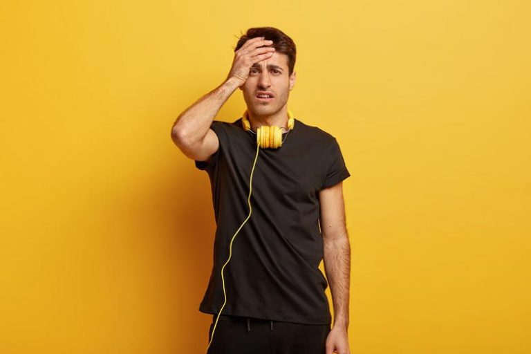 7 Common Headphone Problems and How To Fix Them