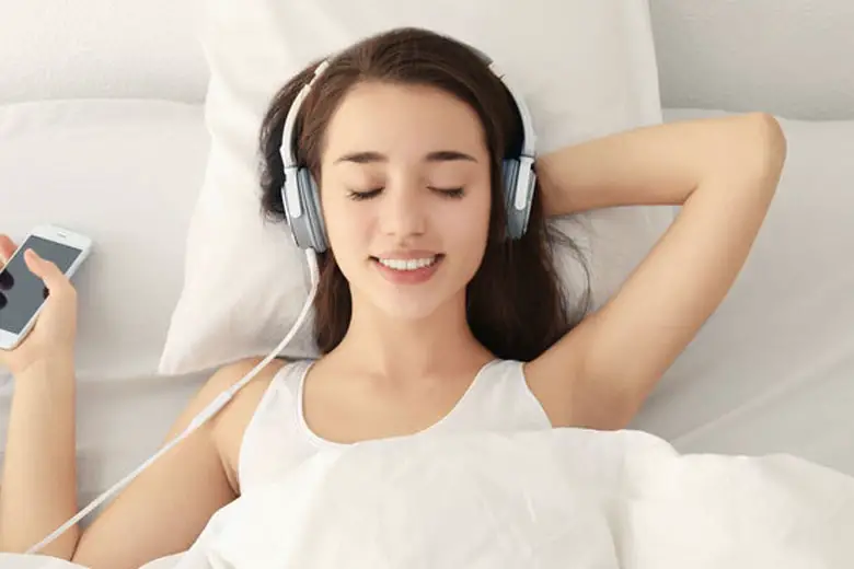 Woman sleeping with headphones